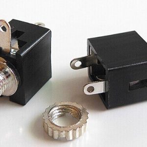 KONEKTOR 2,5mm ZENSKI SASIJSKI PLASTICNI STEREO
