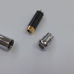KONEKTOR 3,5mm ZENSKI KABLOVSKI METALNI 4 POLA
