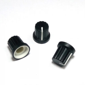 DUGME ZA POTENCIOMETAR 6mm PLASTICNO CRNO-BELO