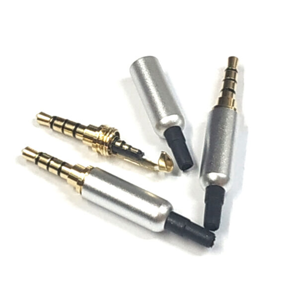 KONEKTOR 3,5mm MUSKI KABLOVSKI METALNI 4 POLA