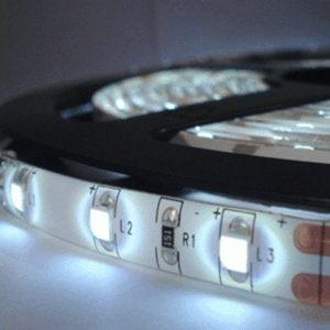 LED TRAKA BELA 60X, SA ZASTITOM (5050)
